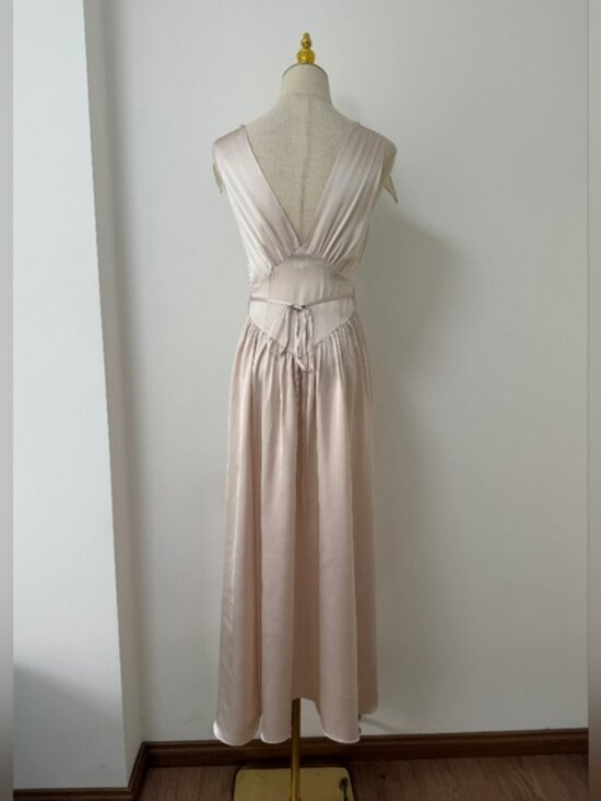 Helsa The Silk Celeste Dress - Picture 10 of 16